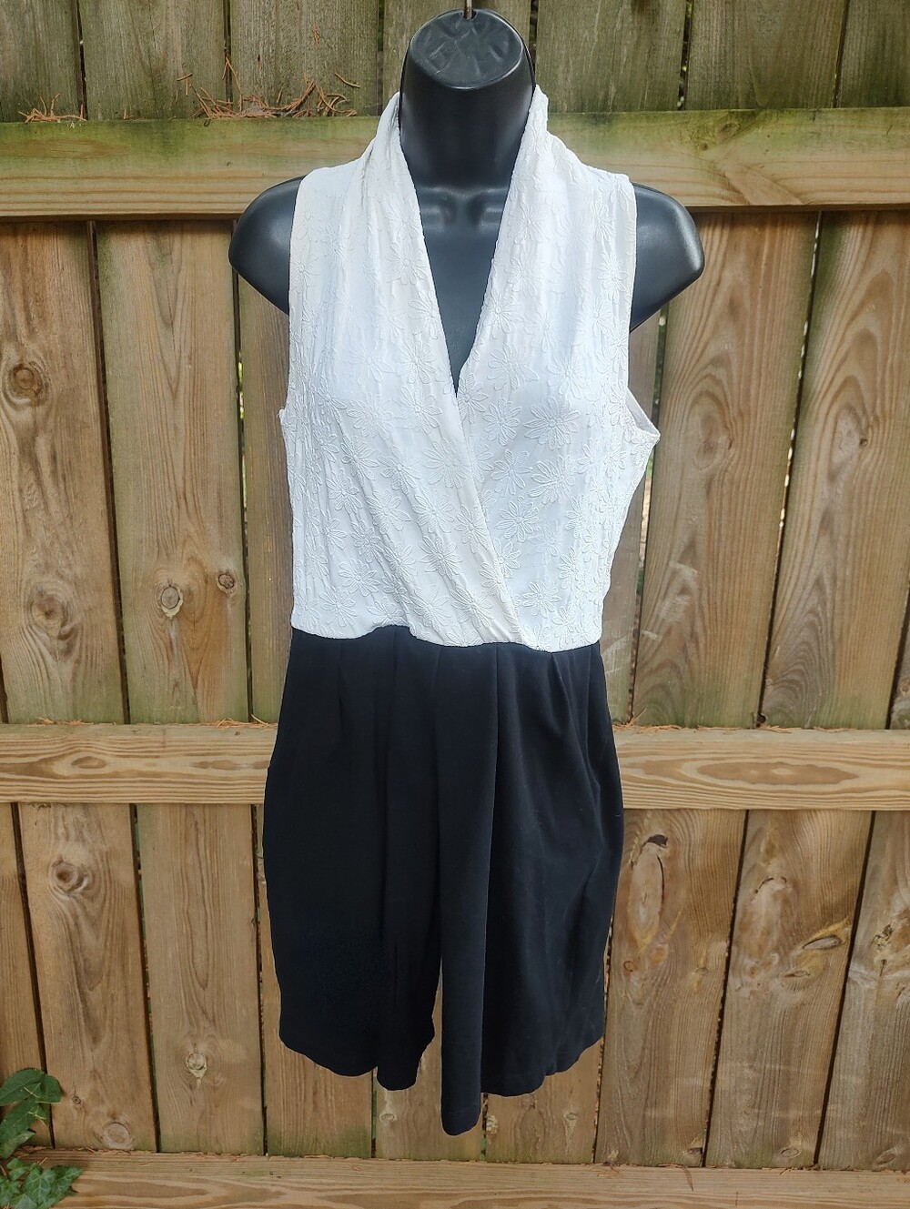 🏵️ Caché VTG 90s Daisy Black White Mod Romper Size Medium